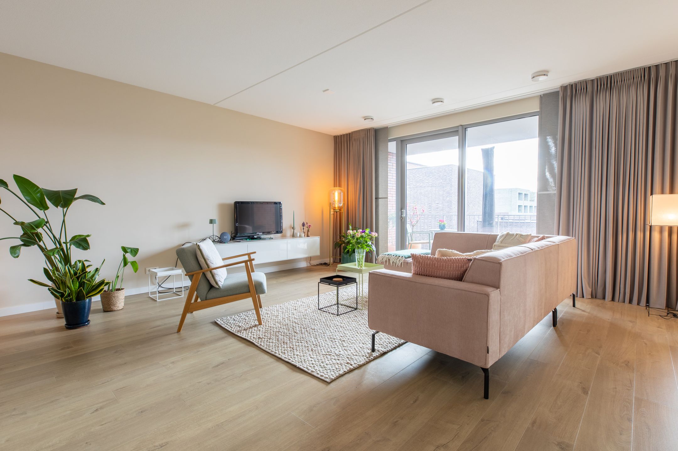 Photo 6 of De Cassij 1-D08