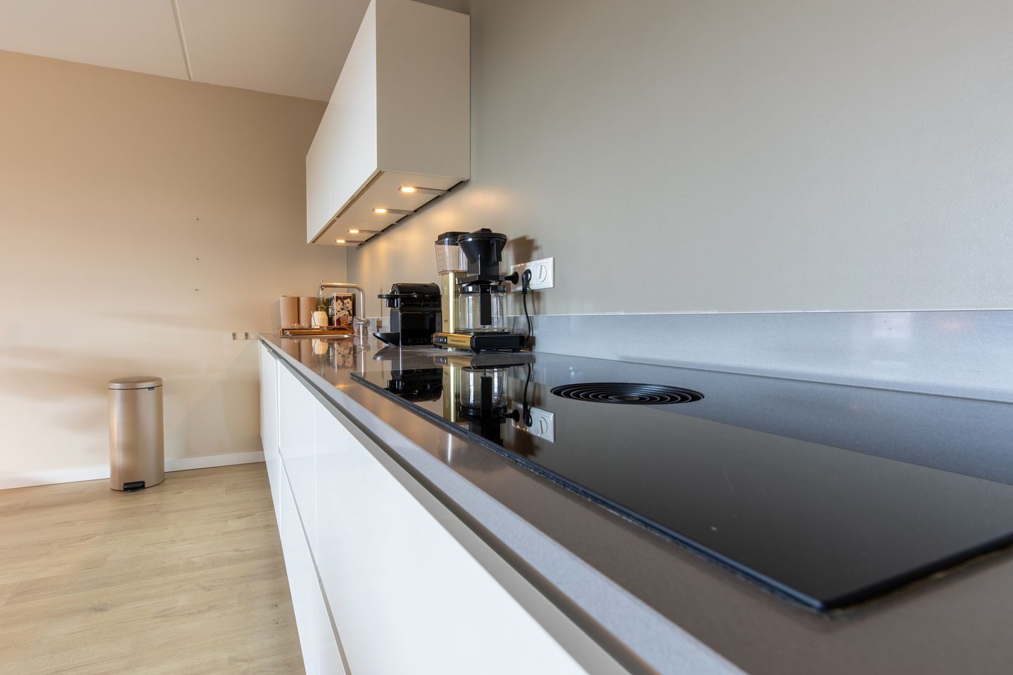 Photo 10 of De Cassij 1-D08