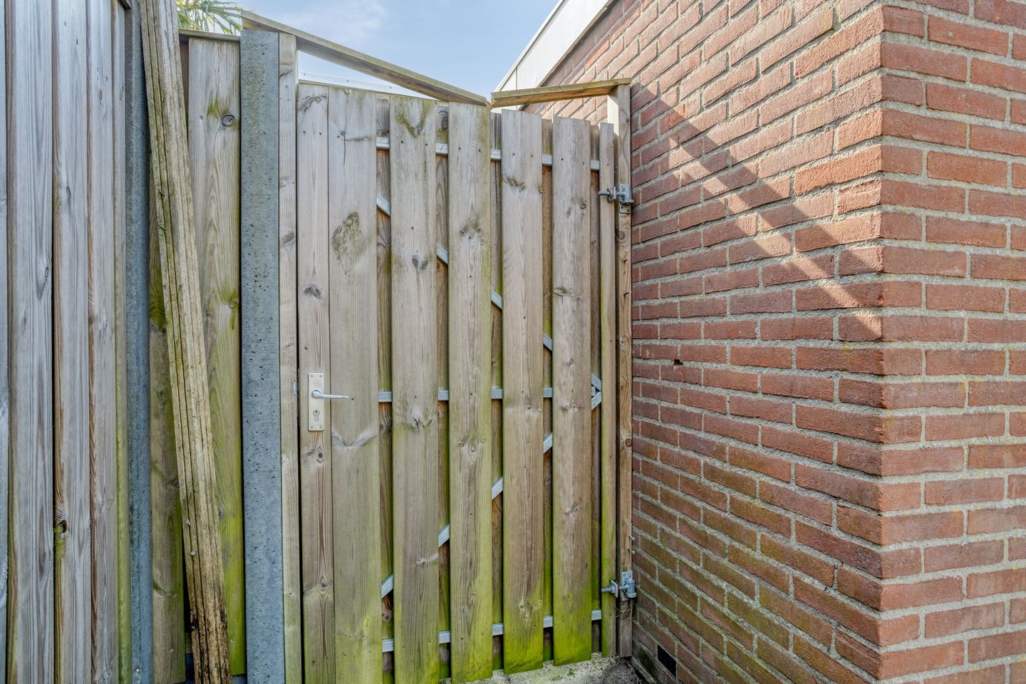 Fixer-Upper Terraced House with South-Facing Garden in Quiet Roosendaal Location — 25