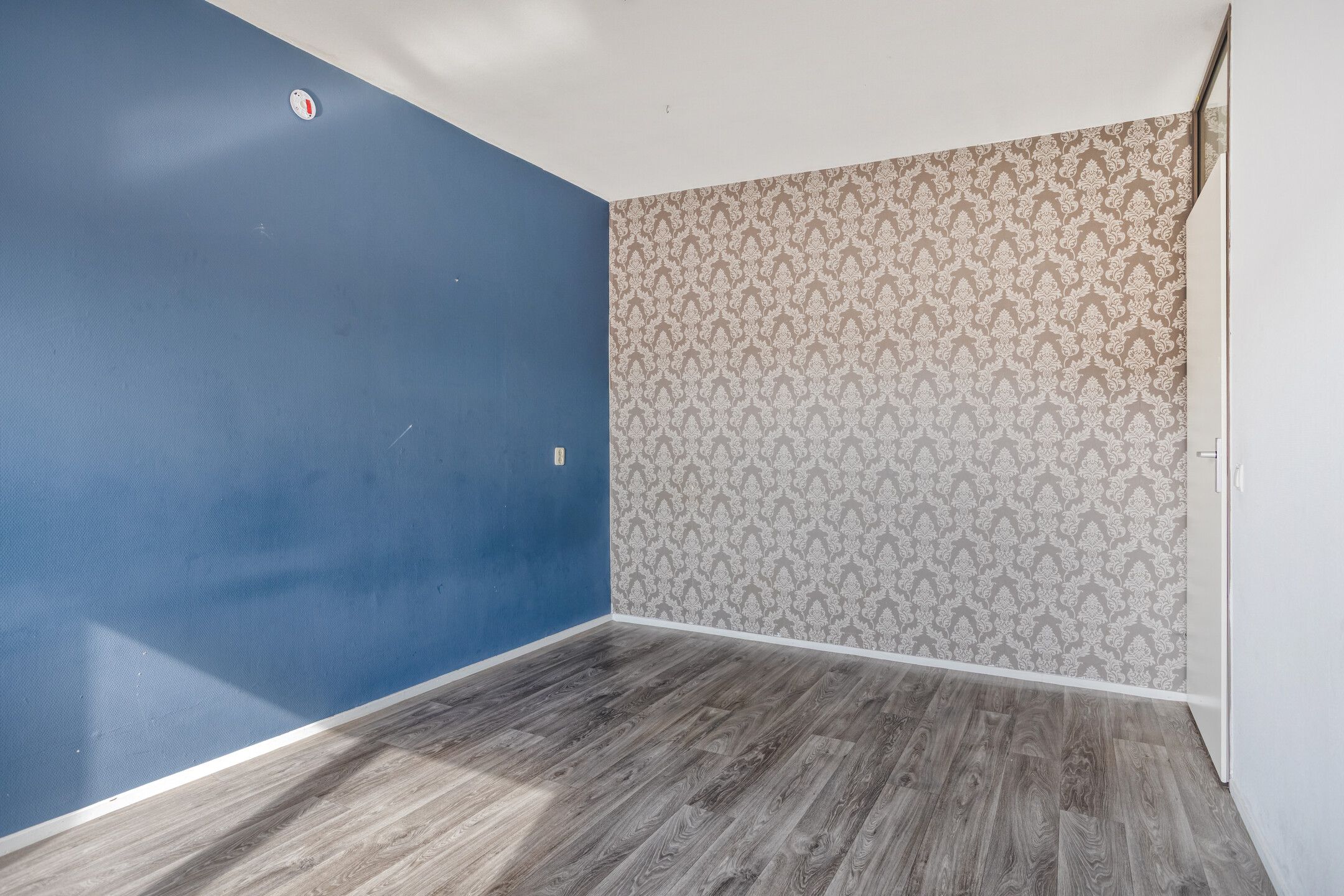 Fixer-Upper Terraced House with South-Facing Garden in Quiet Roosendaal Location — 12