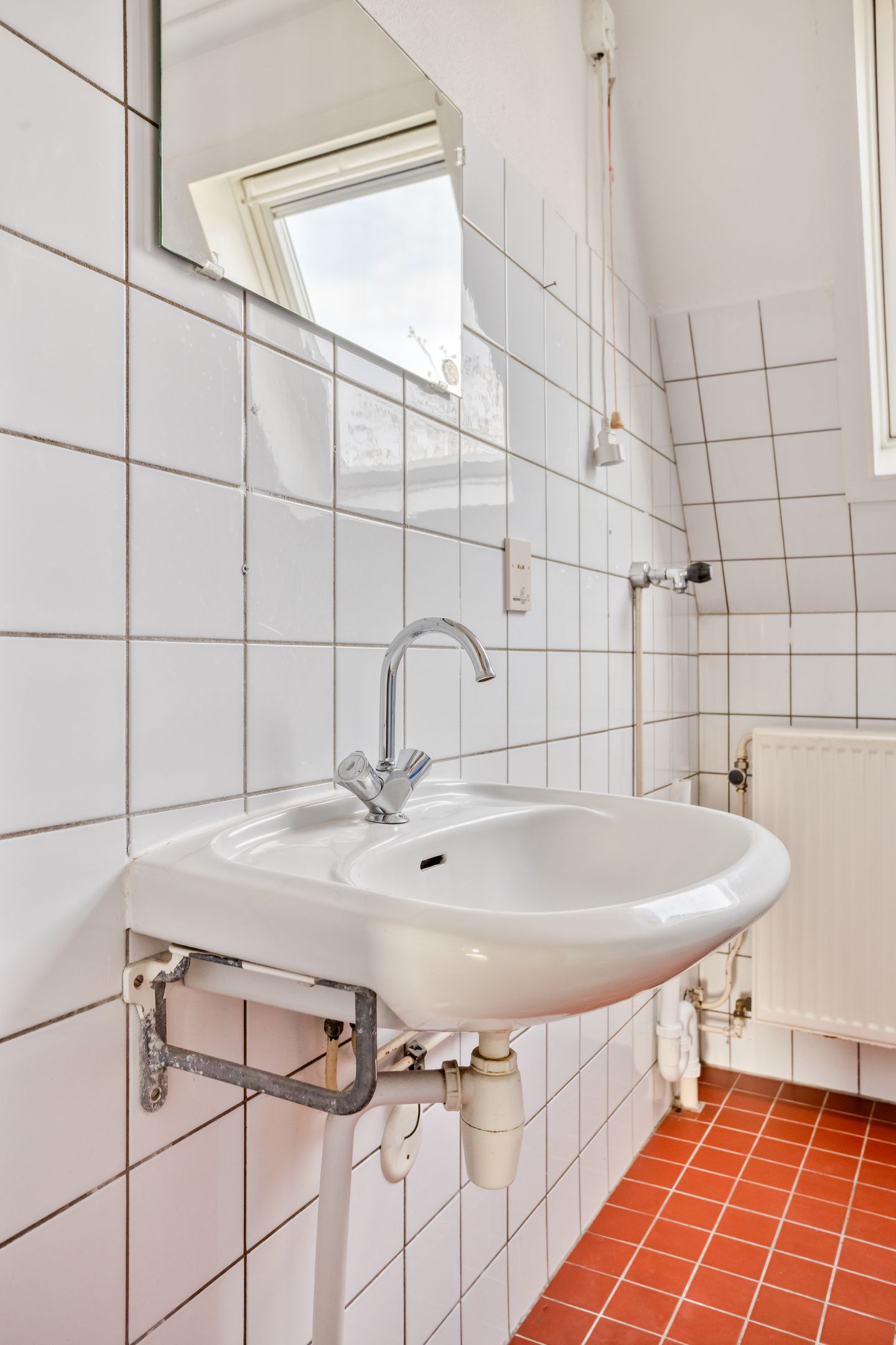 Fixer-Upper Terraced House with South-Facing Garden in Quiet Roosendaal Location — 16
