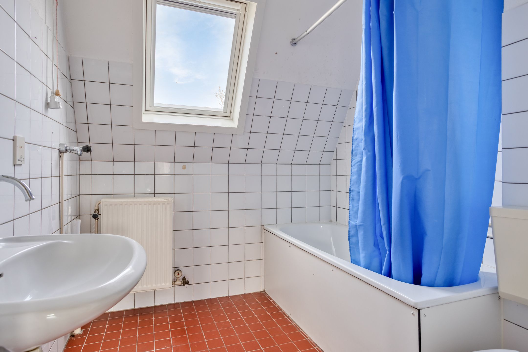 Fixer-Upper Terraced House with South-Facing Garden in Quiet Roosendaal Location — 17