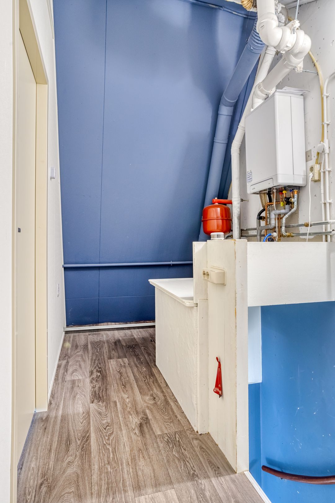 Fixer-Upper Terraced House with South-Facing Garden in Quiet Roosendaal Location — 18