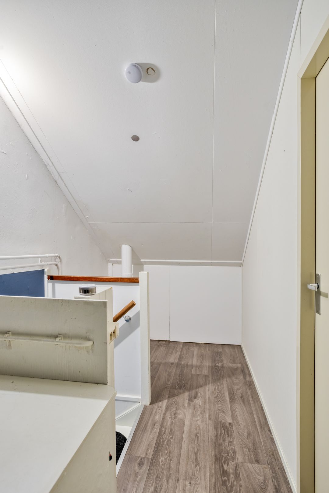 Fixer-Upper Terraced House with South-Facing Garden in Quiet Roosendaal Location — 19