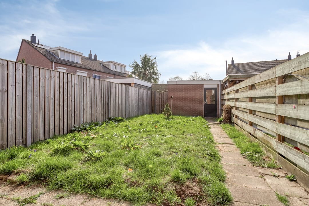 Fixer-Upper Terraced House with South-Facing Garden in Quiet Roosendaal Location — 24