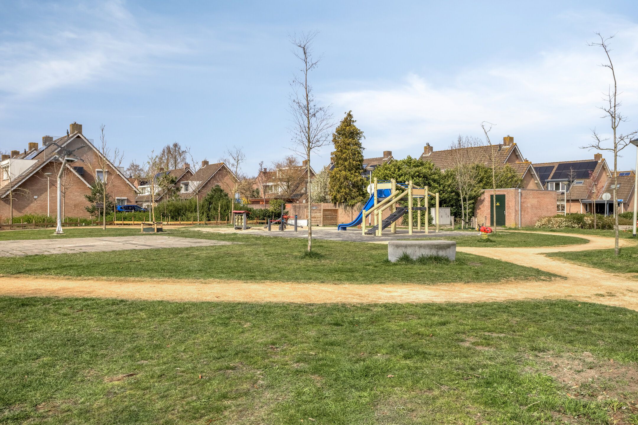 Fixer-Upper Terraced House with South-Facing Garden in Quiet Roosendaal Location — 26