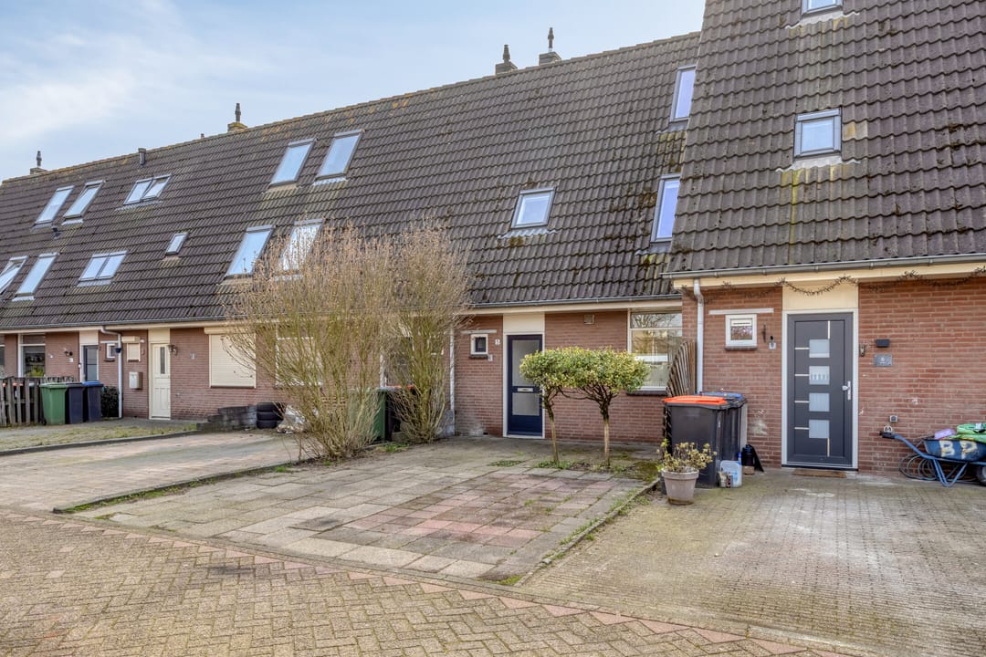 Fixer-Upper Terraced House with South-Facing Garden in Quiet Roosendaal Location — 28