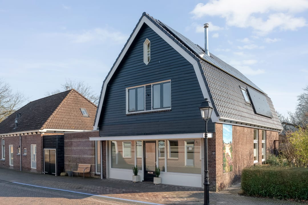 Ruim en energiezuinig vrijstaand huis in het centrum van Diever
