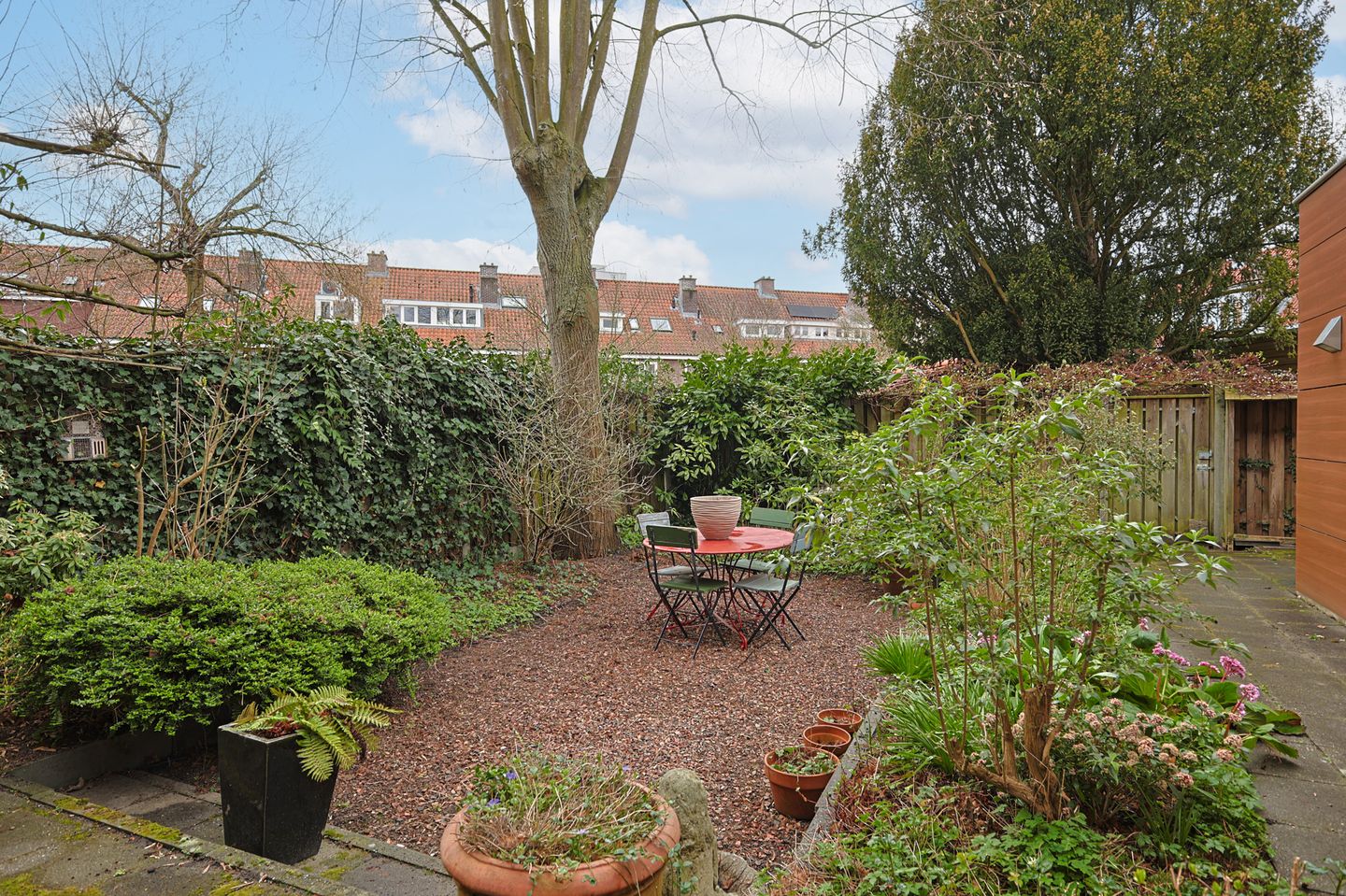 Spacious and Atmospheric Ground Floor Apartment with Garden in Eindhoven's Vonderkwartier — 48