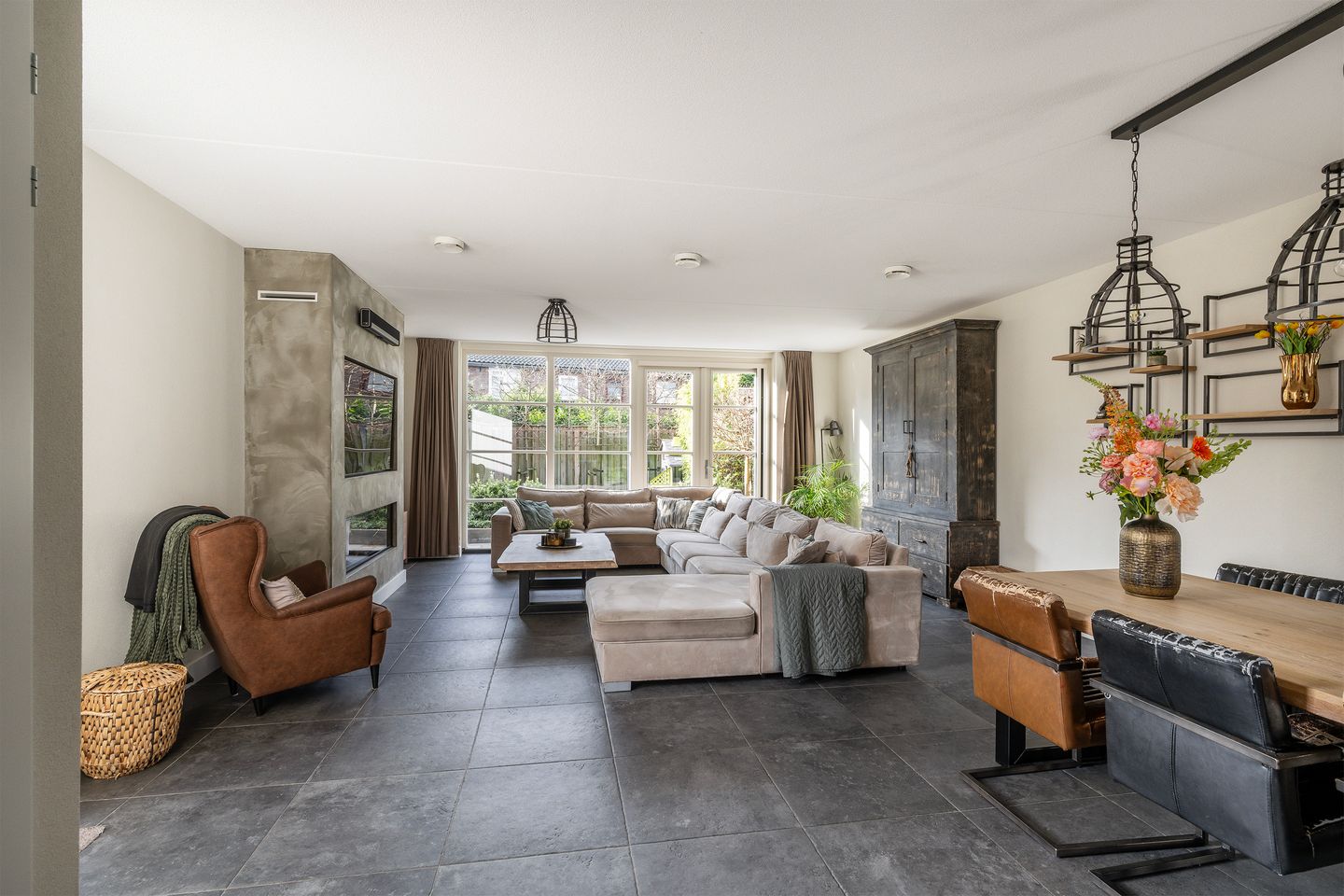 Photo 5 of Voorneveldstraat 6