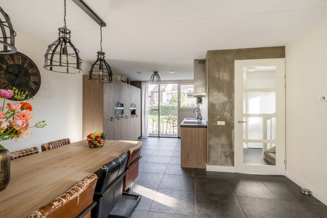 Photo 7 of Voorneveldstraat 6