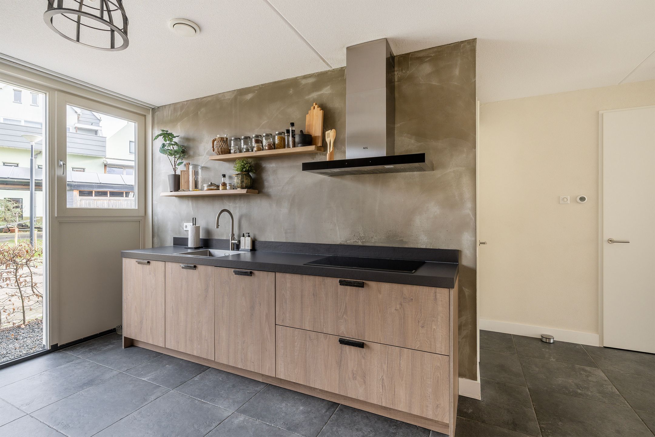 Photo 9 of Voorneveldstraat 6