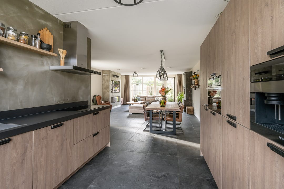 Photo 11 of Voorneveldstraat 6