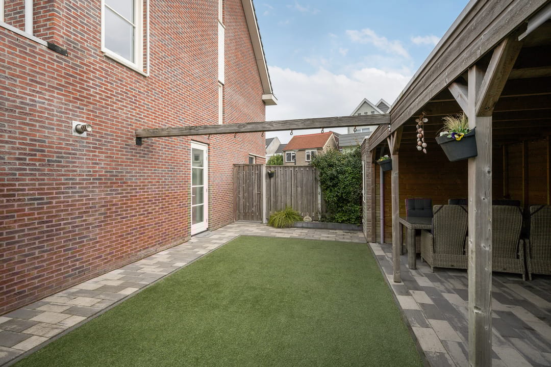 Photo 13 of Voorneveldstraat 6