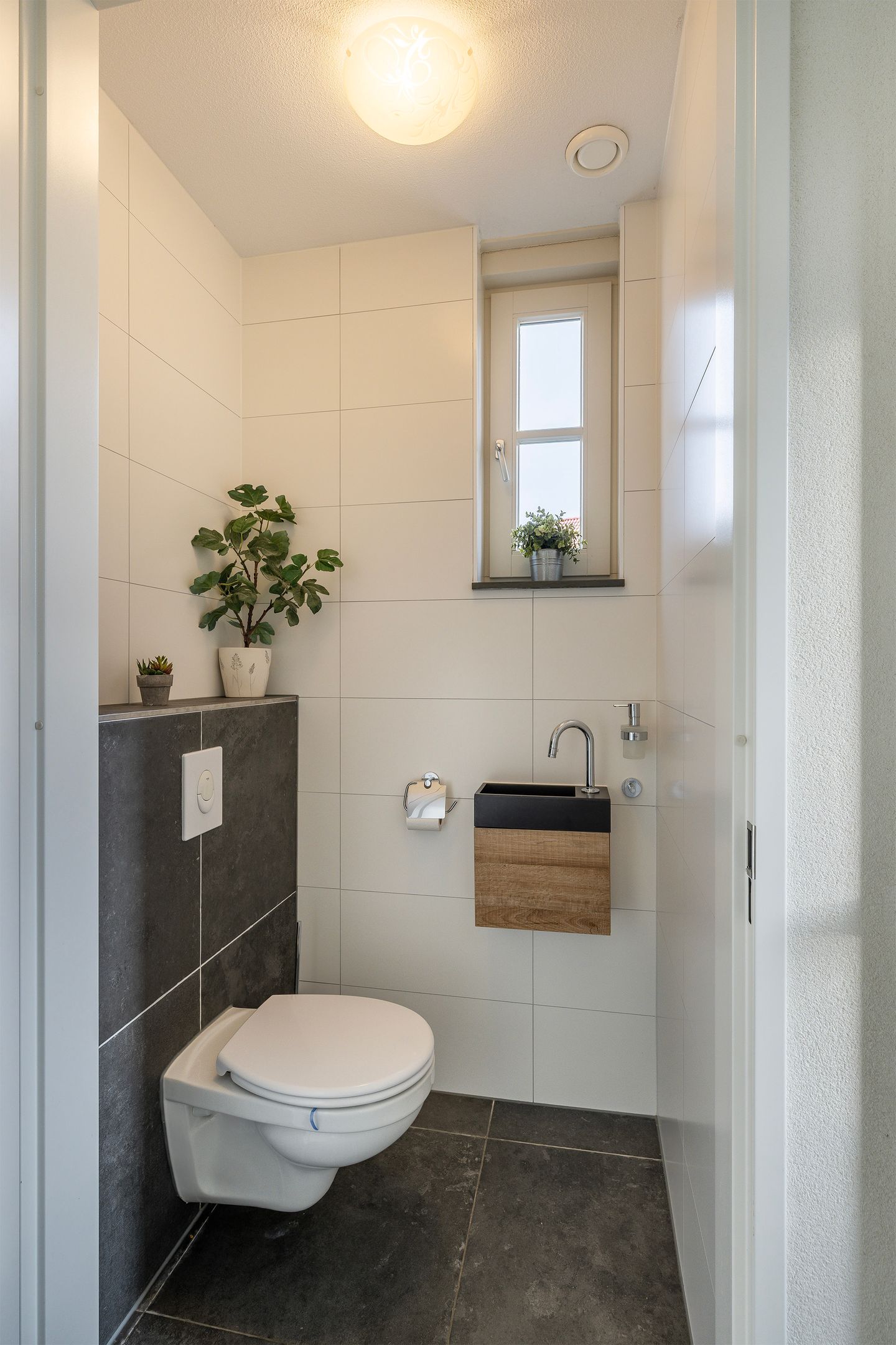 Photo 19 of Voorneveldstraat 6