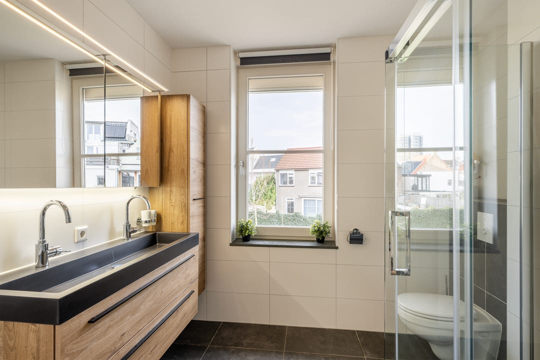 Photo 31 of Voorneveldstraat 6