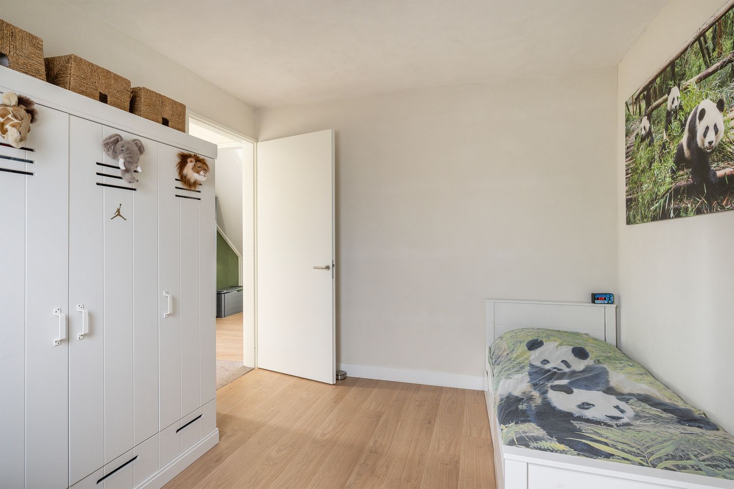 Photo 40 of Voorneveldstraat 6