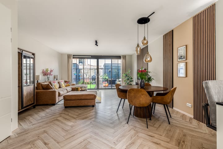 Photo 2 of Thomas Morelaan 101