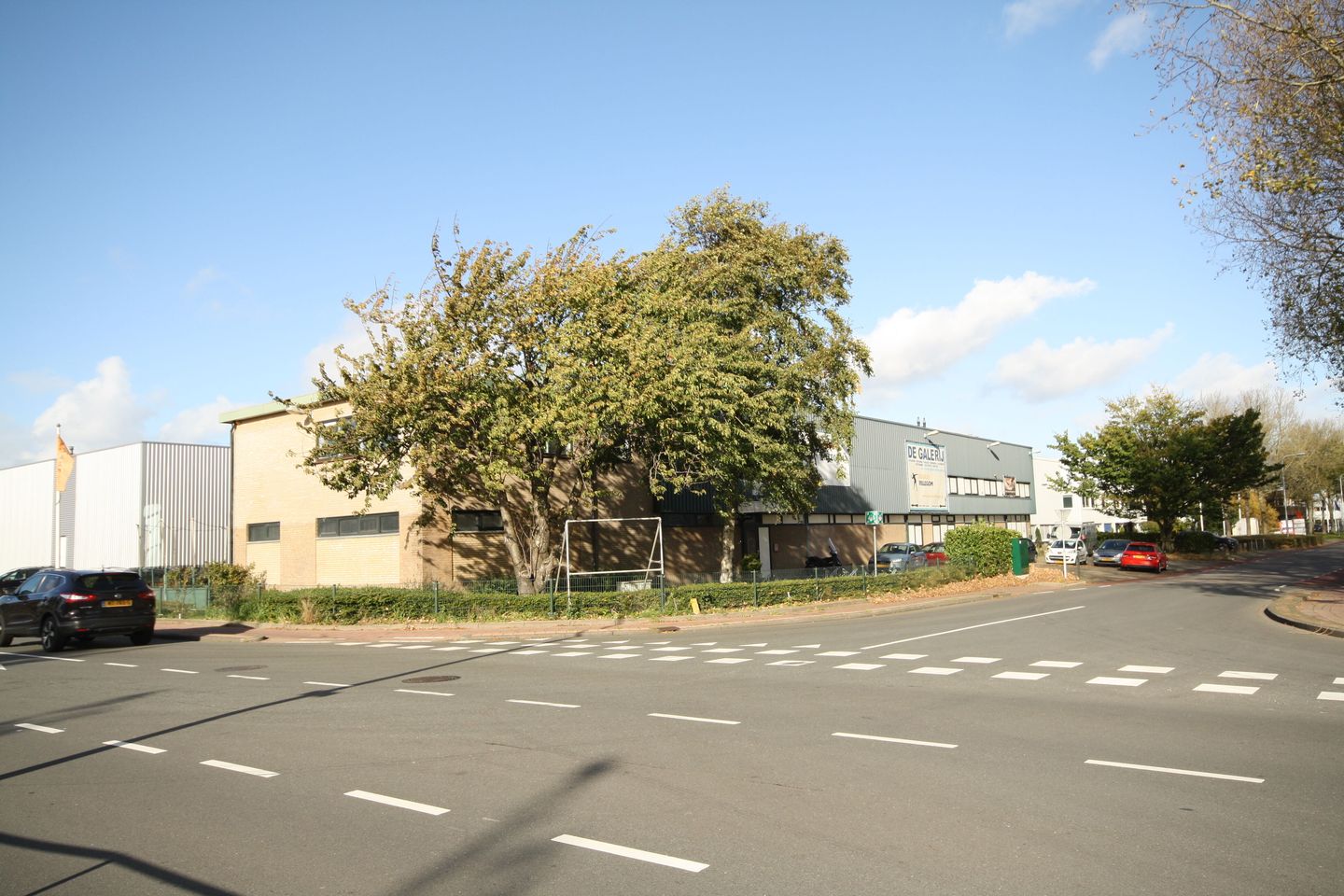 Bekijk foto 2 van Weerlaan 11