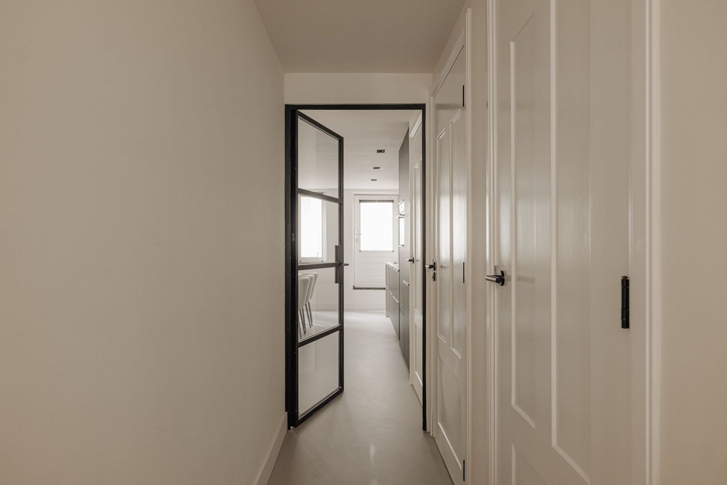 Photo 4 of Van Oldenbarneveldtstraat 84-H