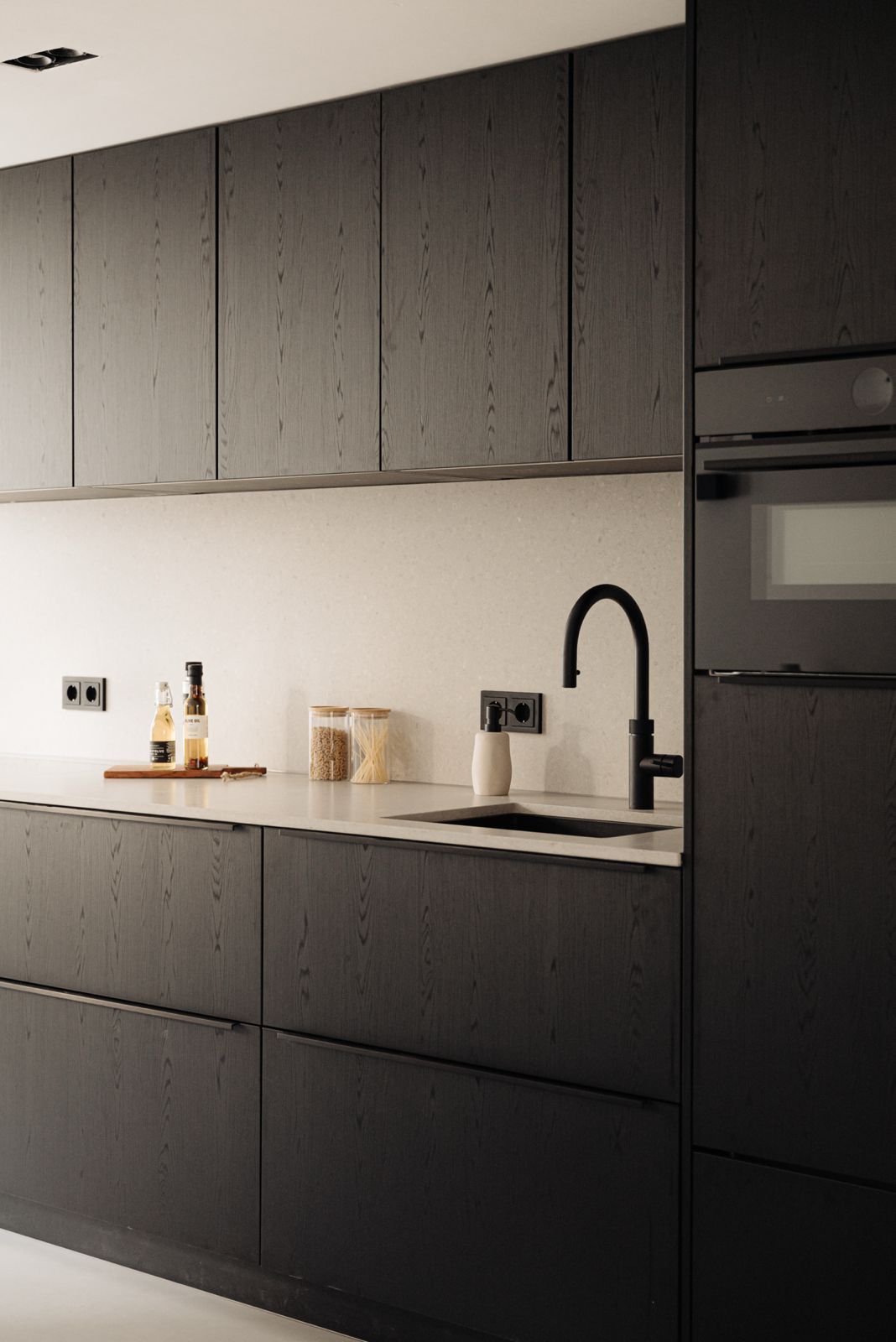 Photo 16 of Van Oldenbarneveldtstraat 84-H