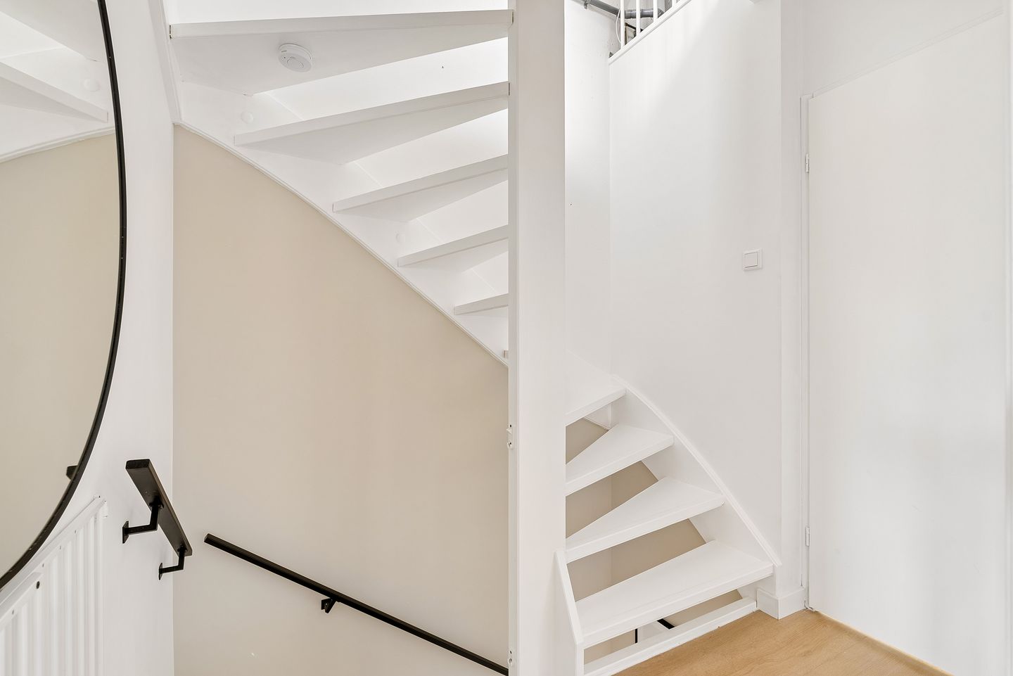 Surprisingly Spacious Terraced House with Extension in Popular Almere Neighborhood — 18
