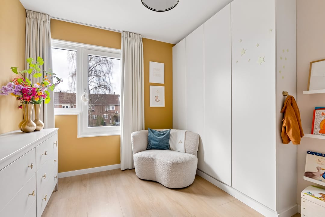 Surprisingly Spacious Terraced House with Extension in Popular Almere Neighborhood — 21