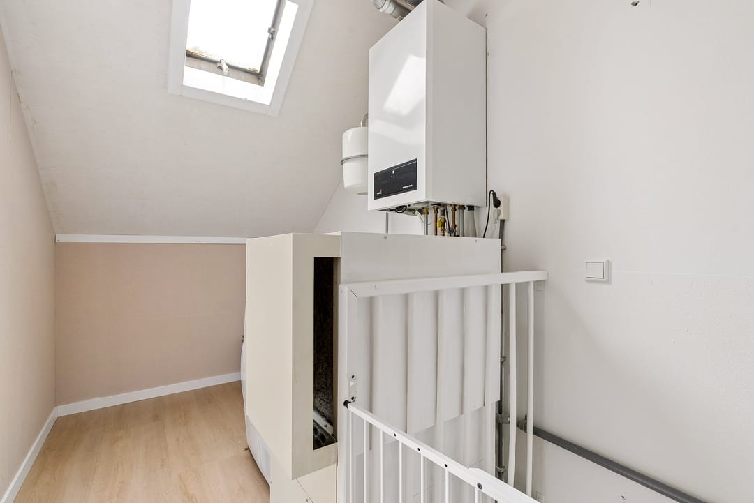 Surprisingly Spacious Terraced House with Extension in Popular Almere Neighborhood — 30