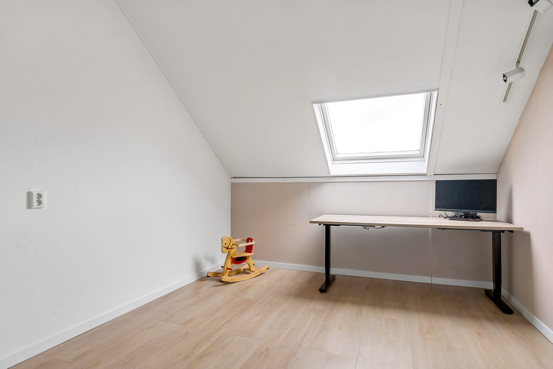 Surprisingly Spacious Terraced House with Extension in Popular Almere Neighborhood — 31