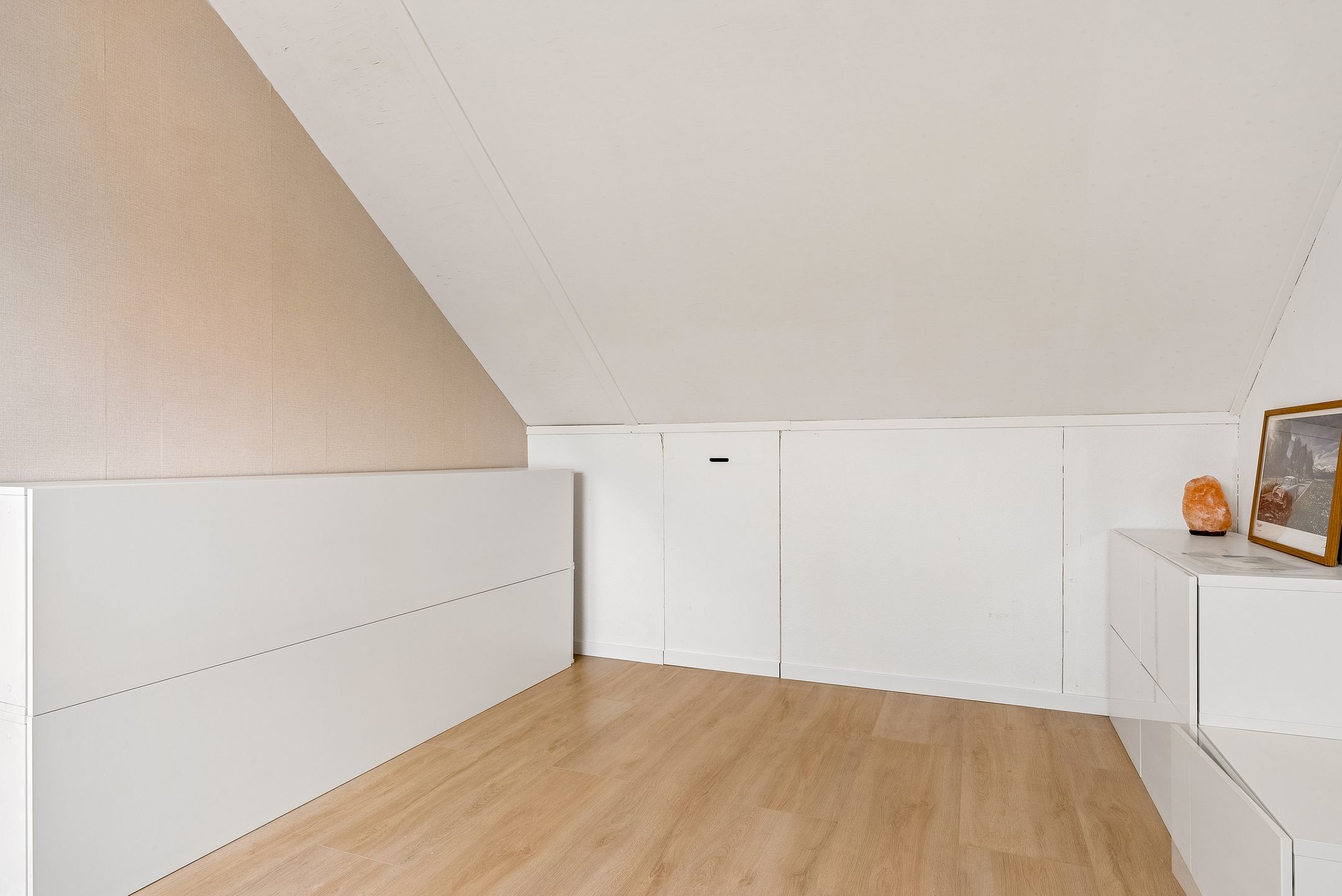 Surprisingly Spacious Terraced House with Extension in Popular Almere Neighborhood — 32