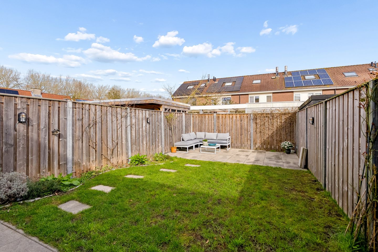 Surprisingly Spacious Terraced House with Extension in Popular Almere Neighborhood — 33