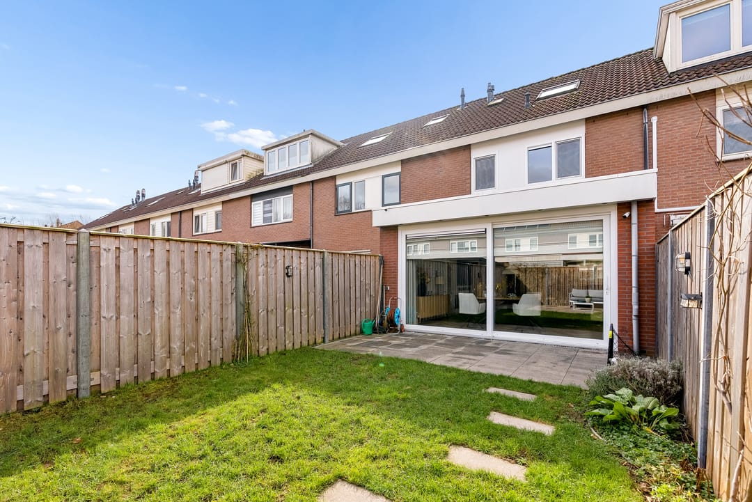 Surprisingly Spacious Terraced House with Extension in Popular Almere Neighborhood — 36