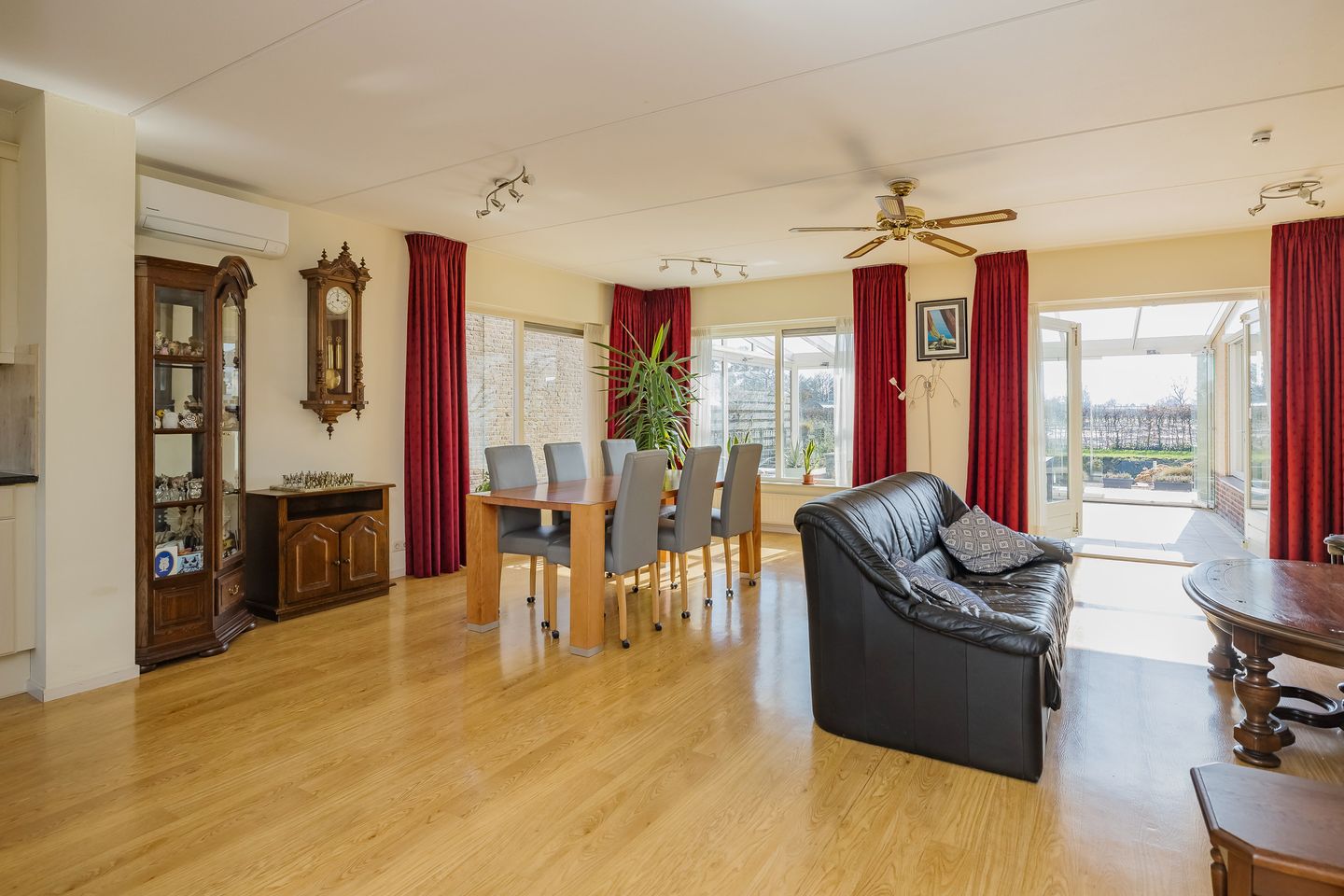 Photo 5 of Turfeiker 42