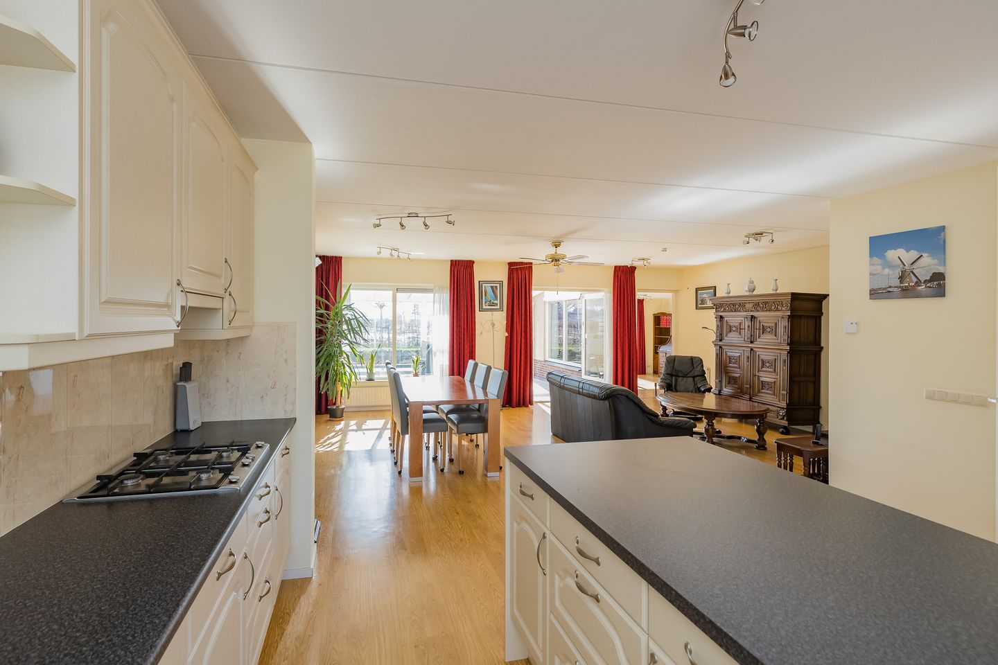 Photo 10 of Turfeiker 42