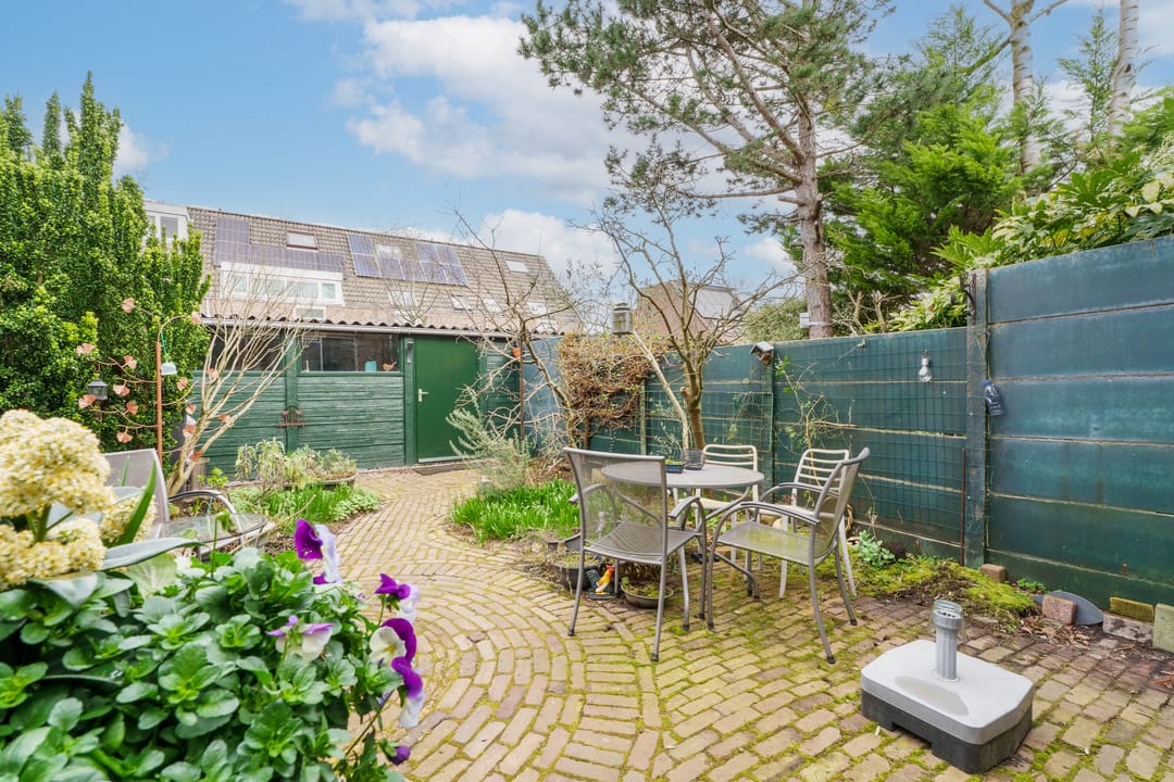 Spacious and Energy Efficient Terraced Home with Solar Panels in Spijkenisse — 12