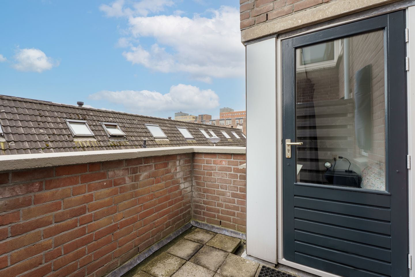 Spacious and Energy Efficient Terraced Home with Solar Panels in Spijkenisse — 19