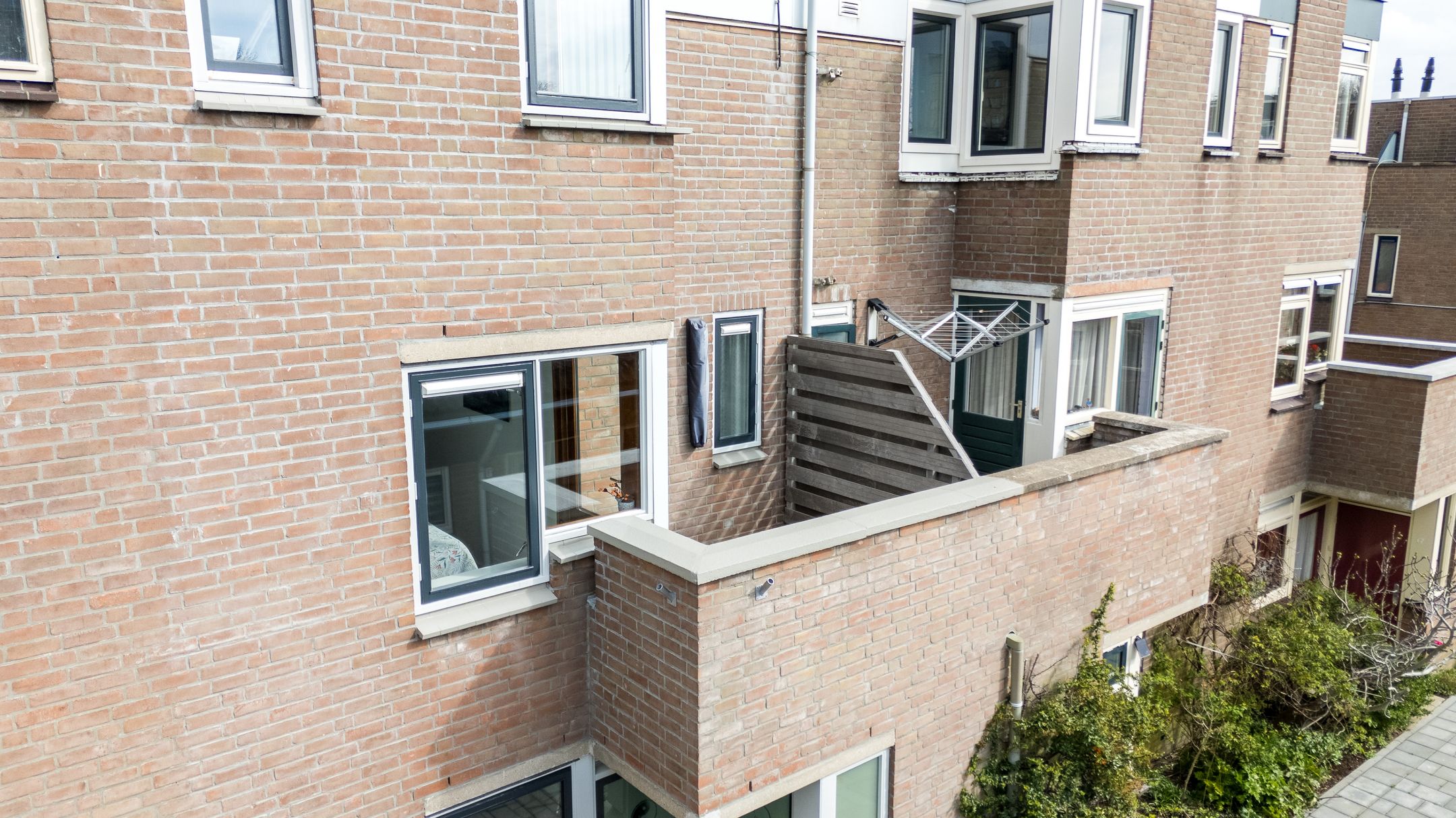 Spacious and Energy Efficient Terraced Home with Solar Panels in Spijkenisse — 20