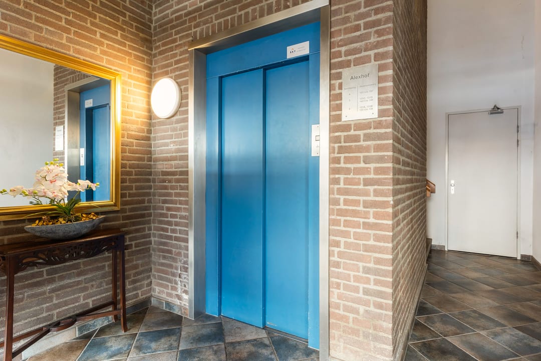 Modern 3-room apartment with 2 bedrooms, balcony and roof terrace — 25