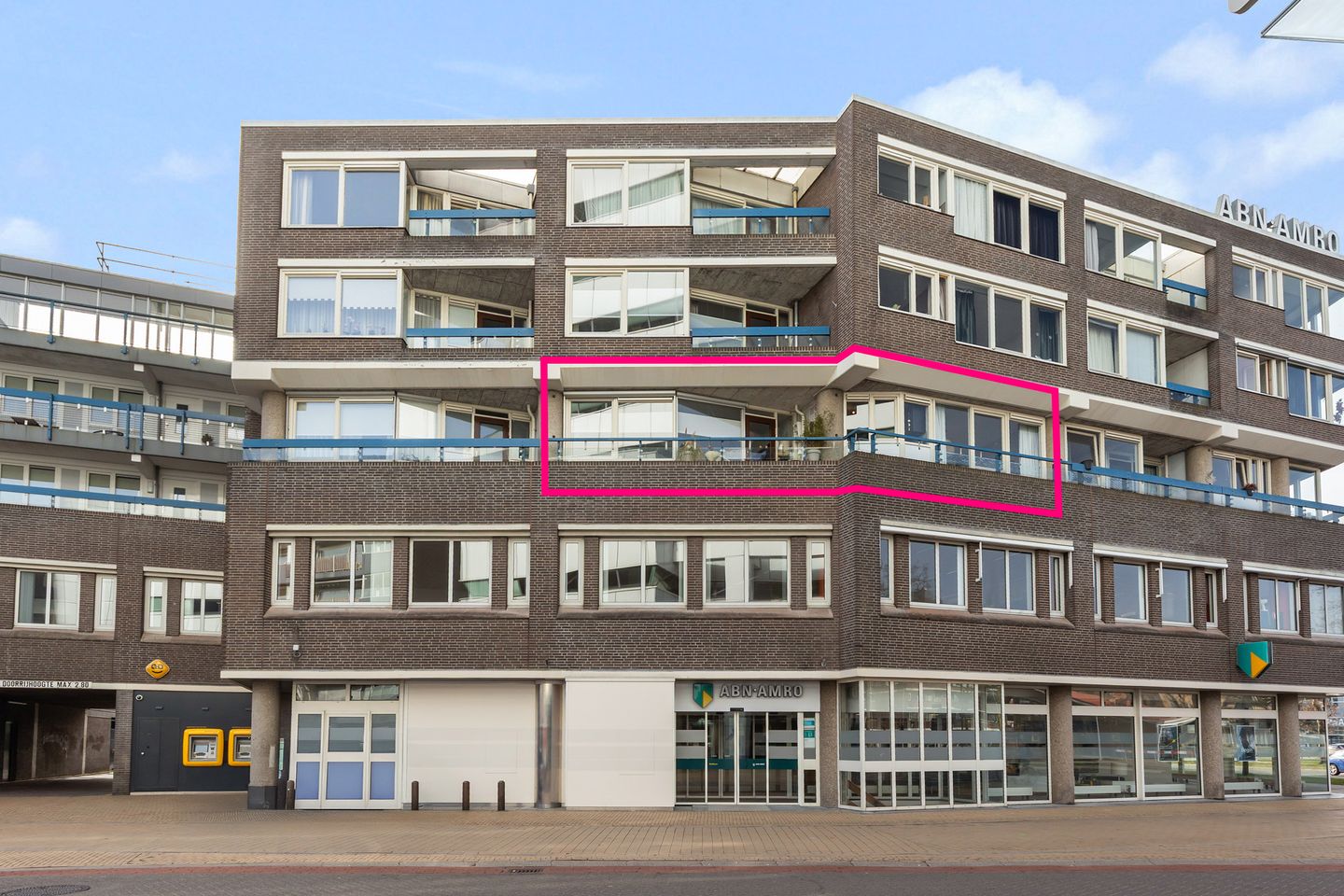 Modern 3-room apartment with 2 bedrooms, balcony and roof terrace — 28