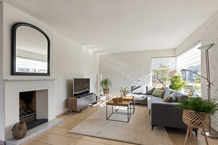 Photo 2 of Bruno van Ommenstraat 1