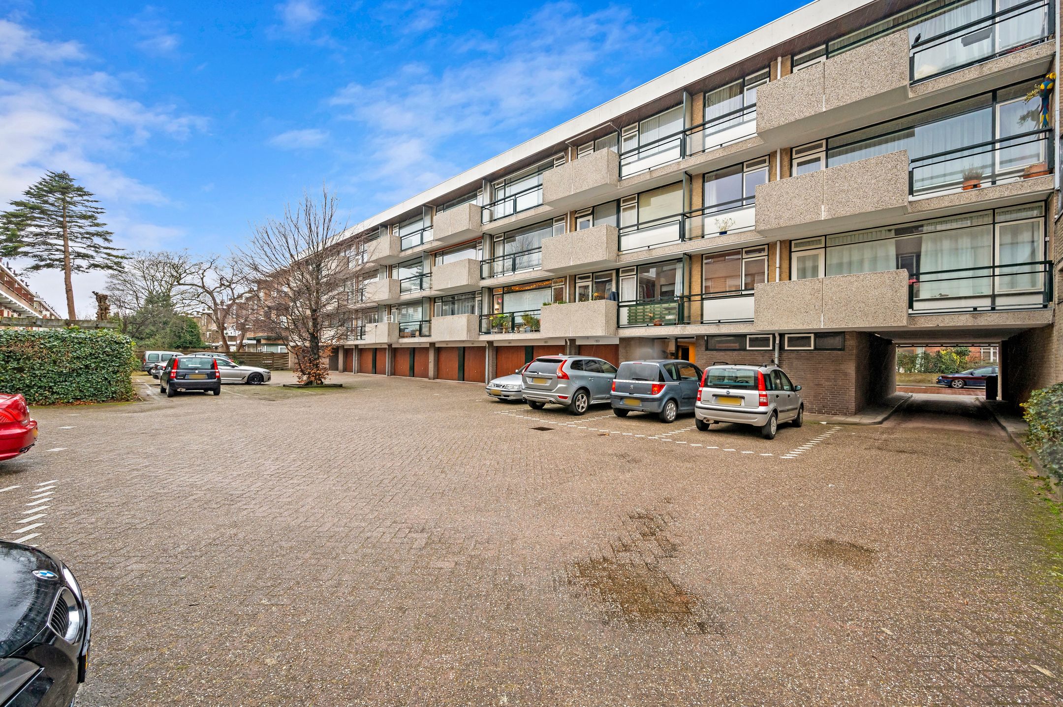 Spacious 3-room apartment in green Duinzigt with balcony and inventory — 36