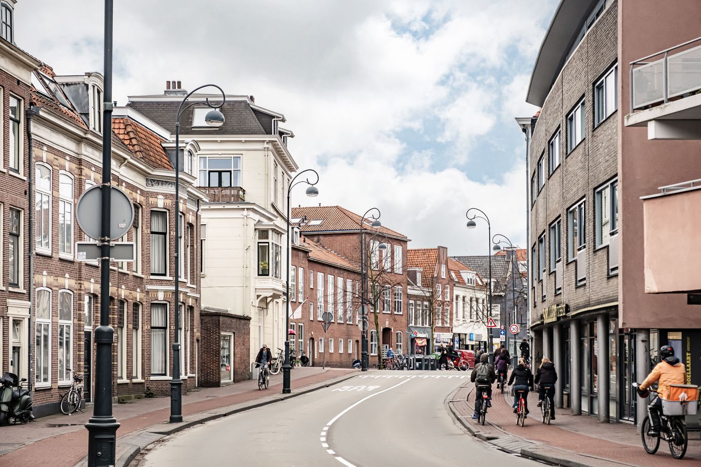 Photo 25 of Essenstraat 9-A