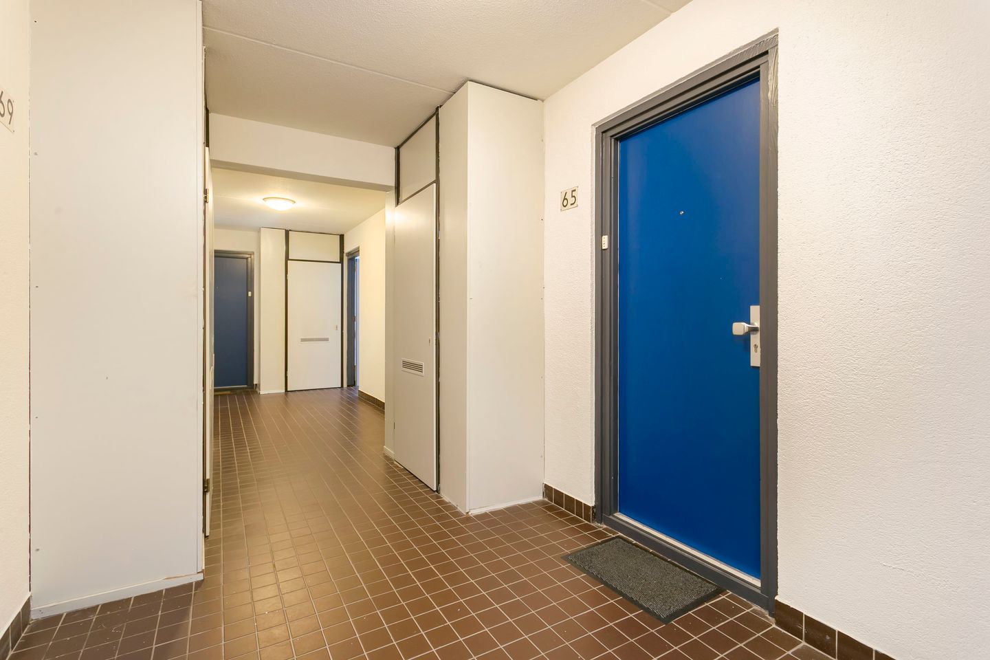 Stylish Starter Apartment with Modern Bathroom in Nieuwegein — 19