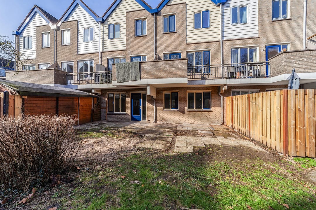 Ground floor apartment with three bedrooms and south facing garden — 28