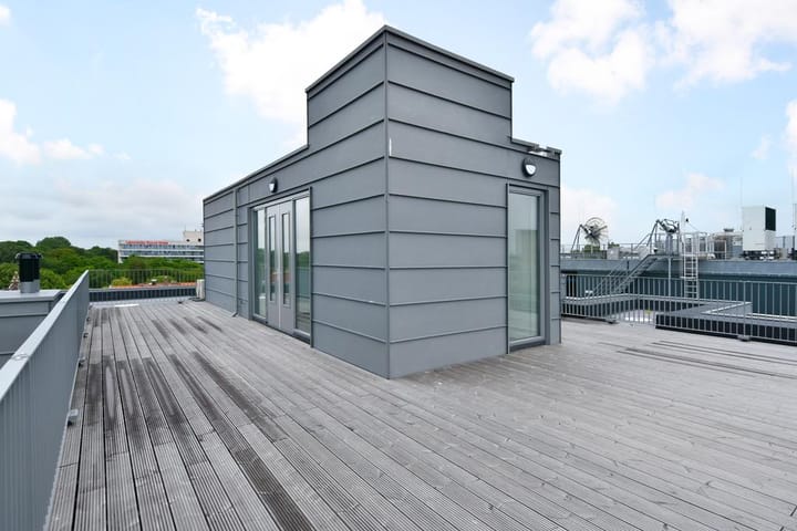 Photo 5 of Johan van Oldenbarneveltlaan 9-R