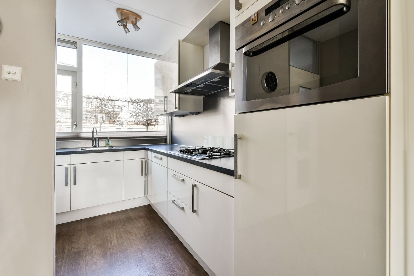 Photo 5 of Meidoorn 25