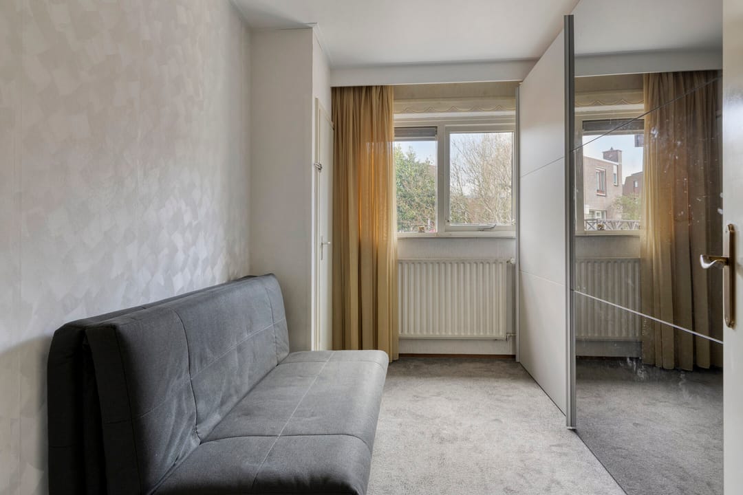 Spacious corner ground-floor apartment with sunny garden in Zoetermeer — 25
