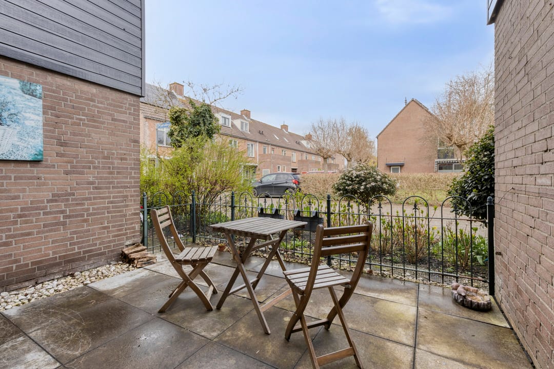 Spacious corner ground-floor apartment with sunny garden in Zoetermeer — 27