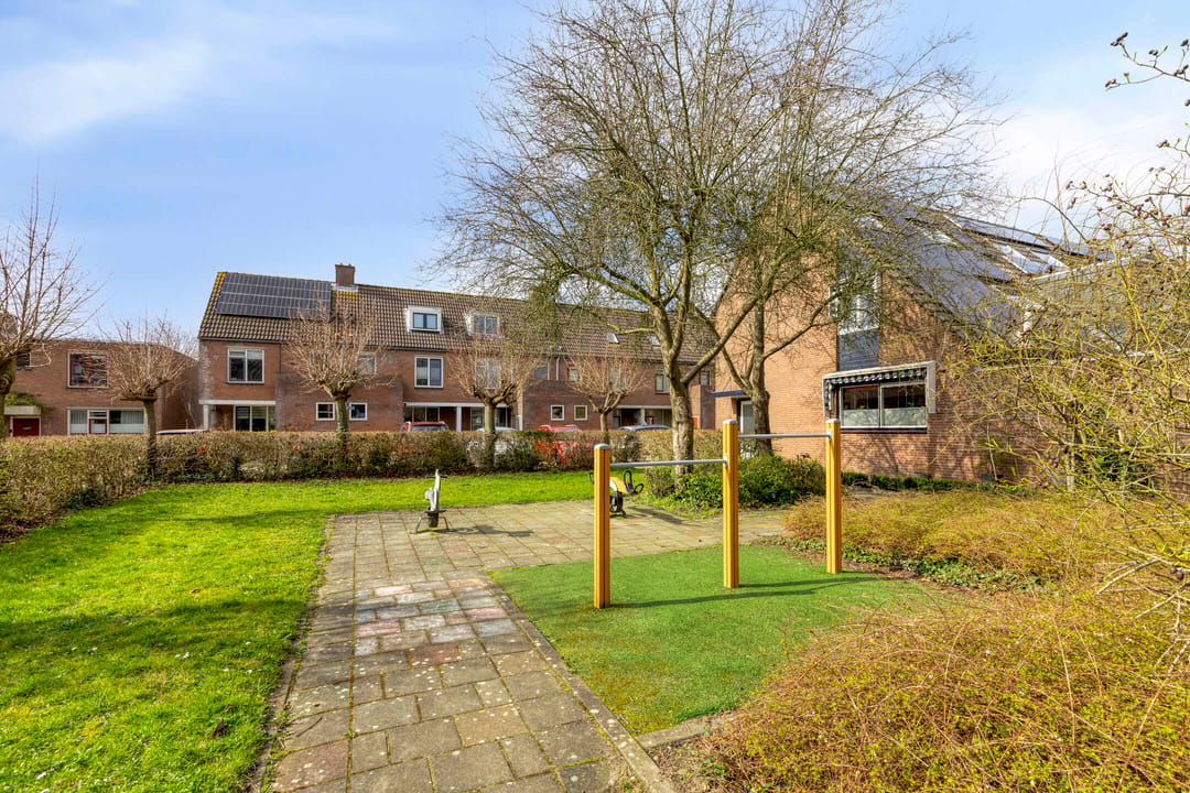 Spacious corner ground-floor apartment with sunny garden in Zoetermeer — 31
