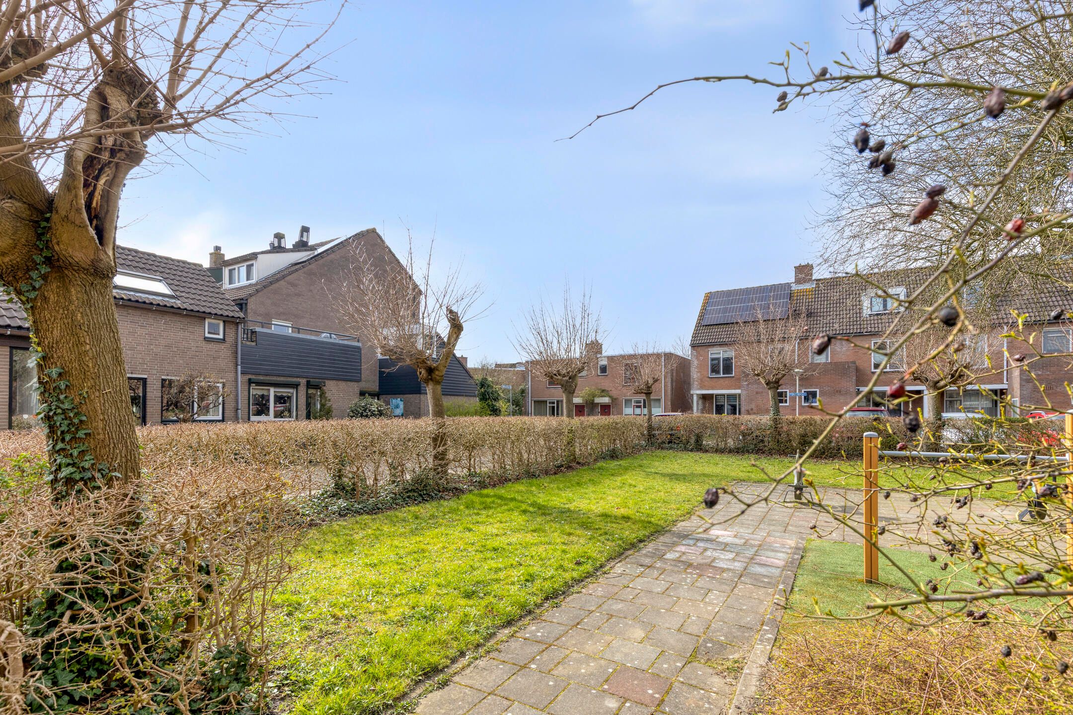 Spacious corner ground-floor apartment with sunny garden in Zoetermeer — 32